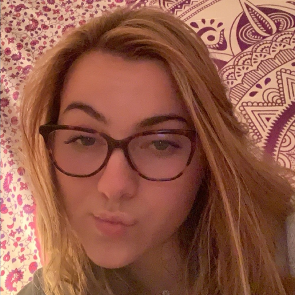 Meet your Posher, Reagan